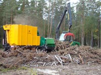 Заготовка топливной щепы - биотоплива - в лесах Беларуси
